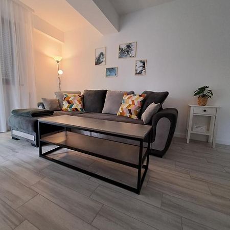 Come&Enjoy Craiova Buitenkant foto